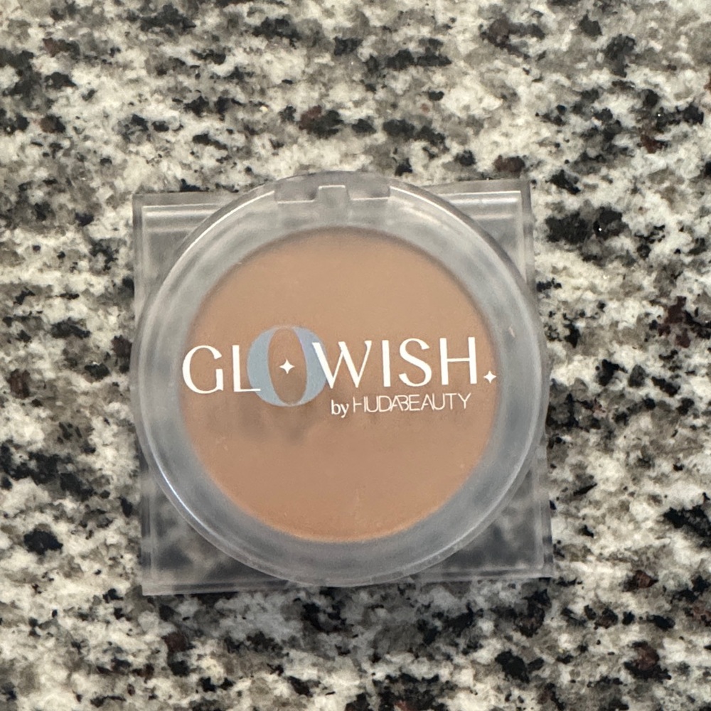 HUDA BEAUTY GloWish Bronzer - Warm Brown